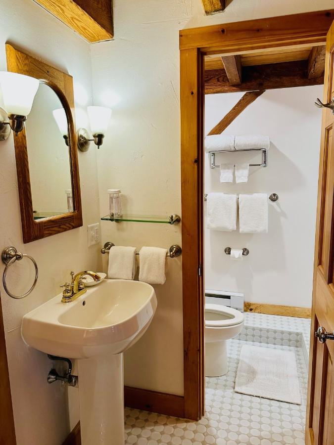 Seven Sea Street Inn ナンタケット エクステリア 写真